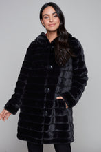 Charger l&#39;image dans la galerie, All Warm &amp; Cozy Veste réversible en fausse fourrure 
