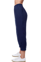 Charger l&#39;image dans la galerie, Pantalon court à taille élastique de la collection Basics
